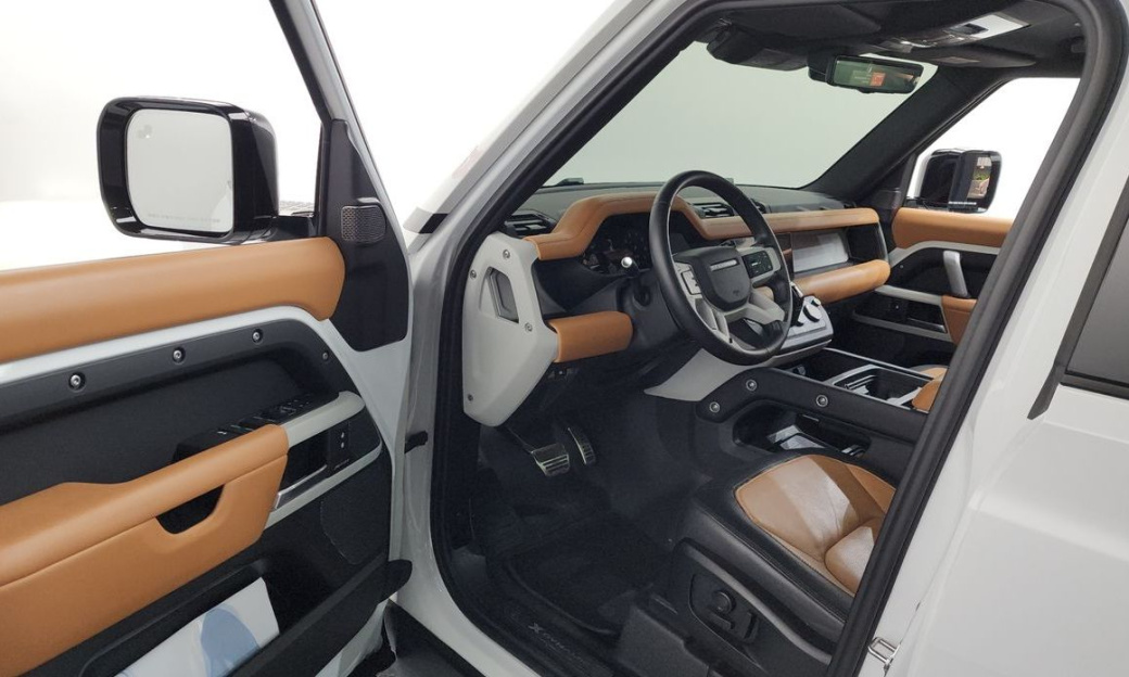 Land Rover Defender 110 P300 X-Dynamic SE, 2024