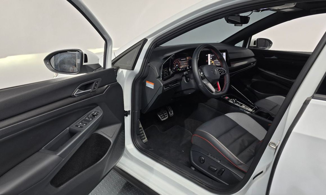 Volkswagen Golf 2.0 GTI, 2024