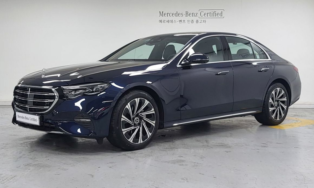 Mercedes-Benz E-Class E300 4MATIC Exclusive, 2025