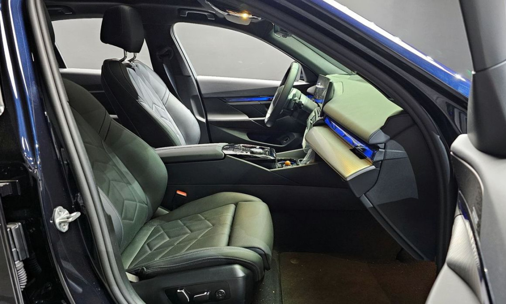 BMW 5-Series 520i M Sport, 2025