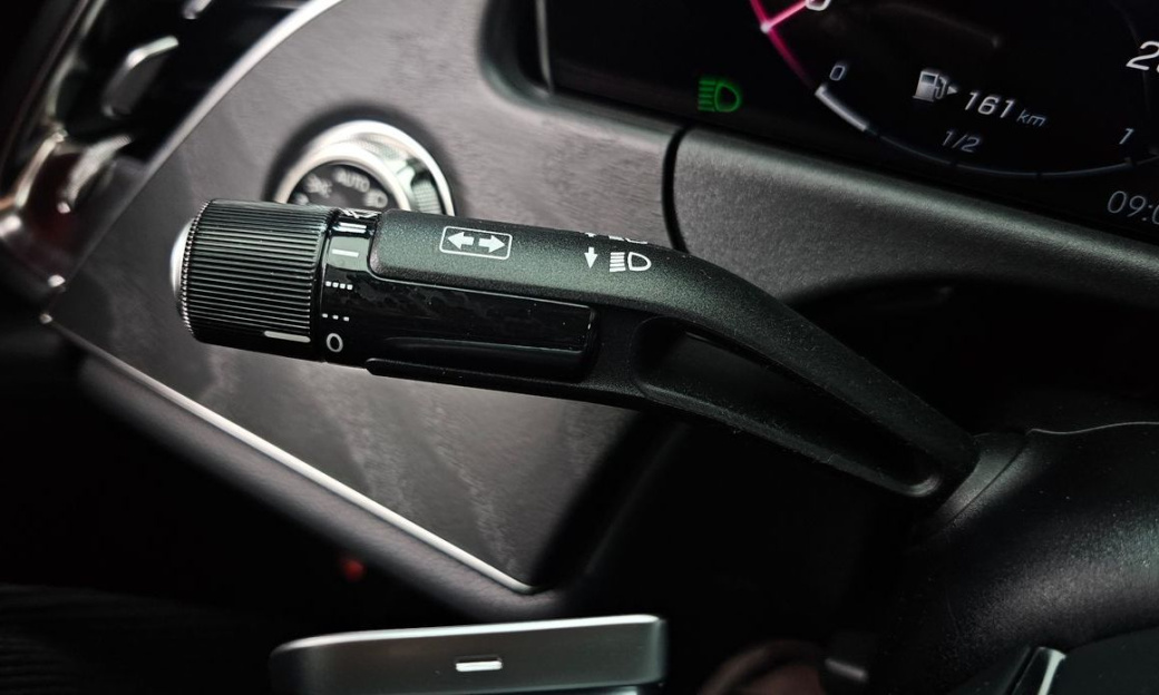 Mercedes-Benz E-Class E200 Avantgarde, 2025