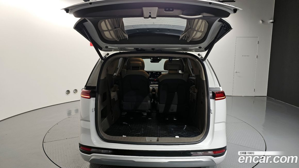 Kia Carnival 7-Seater Hi-Limousine, 2021
