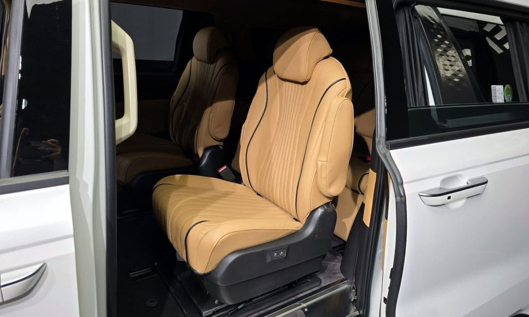 Kia Carnival 9-Seater Hi-Limousine(Special Vehicle), 2023