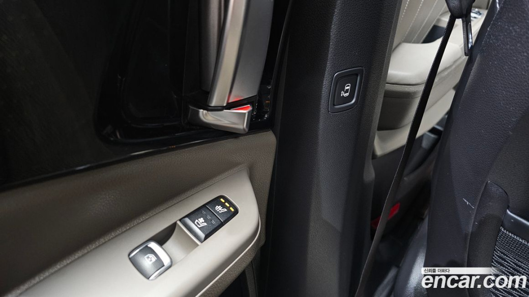 Kia Carnival 9-Seater Signature, 2024