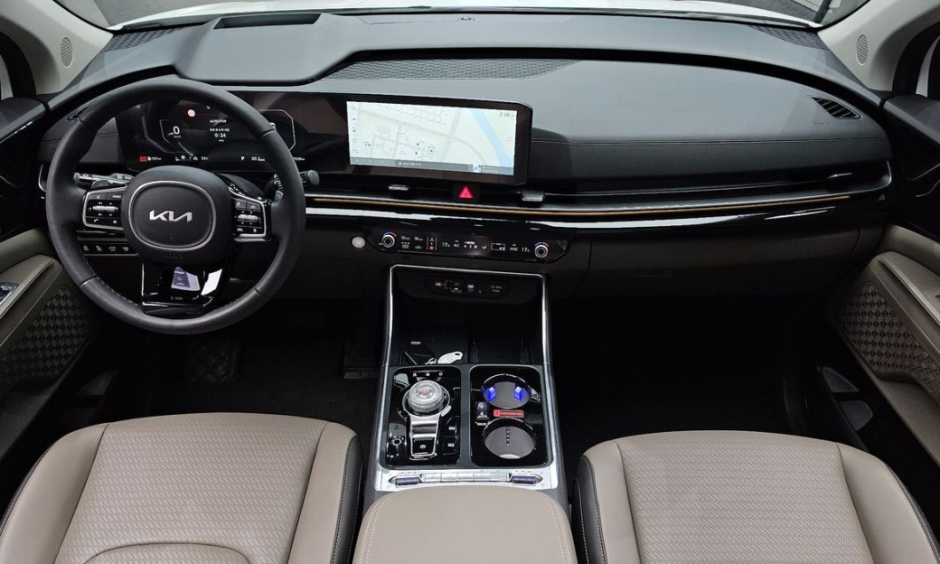 Kia Carnival 9-Seater Signature, 2025