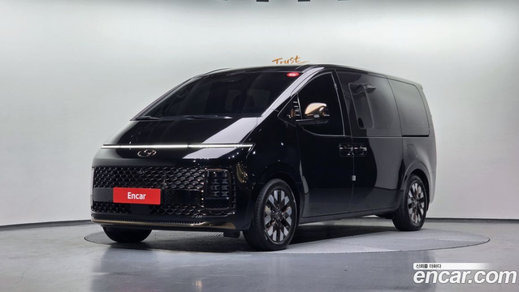 Hyundai Staria 4WD Lounge 9-Seater, 2024