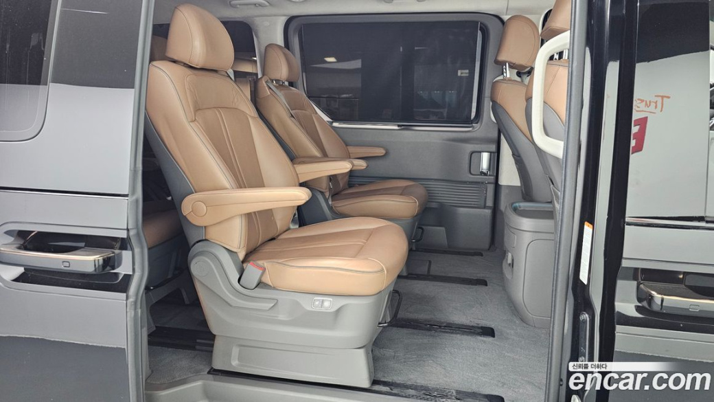Hyundai Staria Lounge 9-Seater, 2022