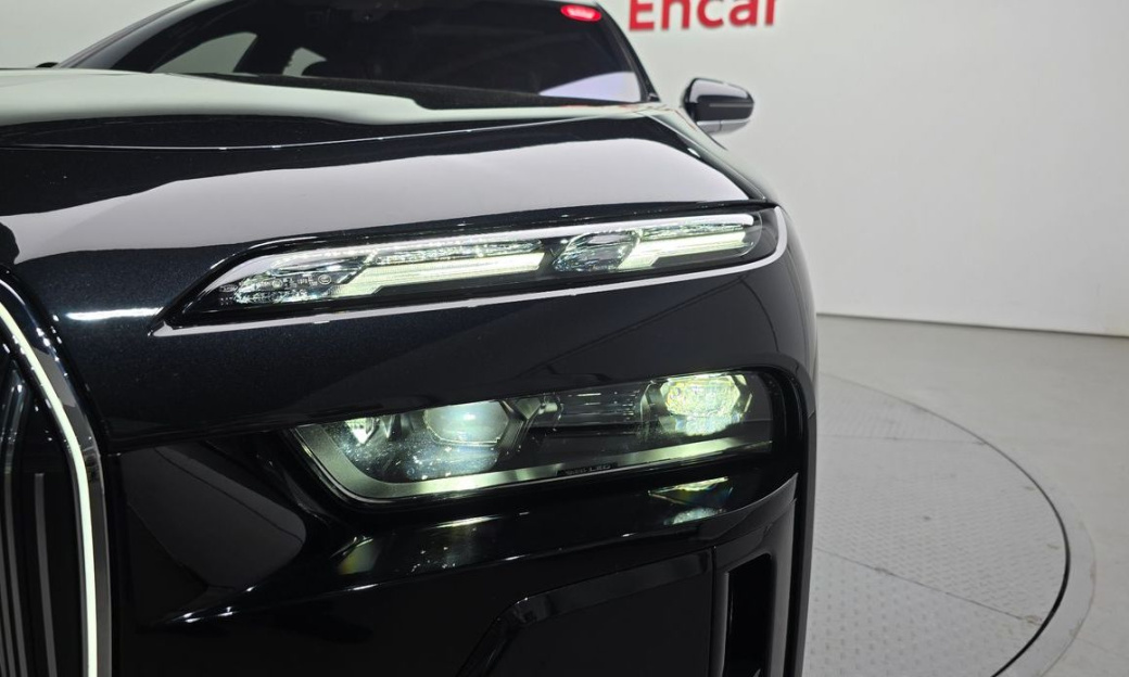 BMW 7-Series 740i xDrive M Sport, 2025