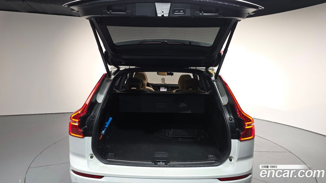 Volvo XC60 B5 Inscription, 2022