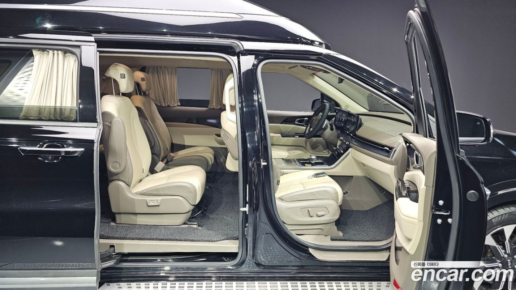 Kia Carnival 9-Seater Hi-Limousine, 2023