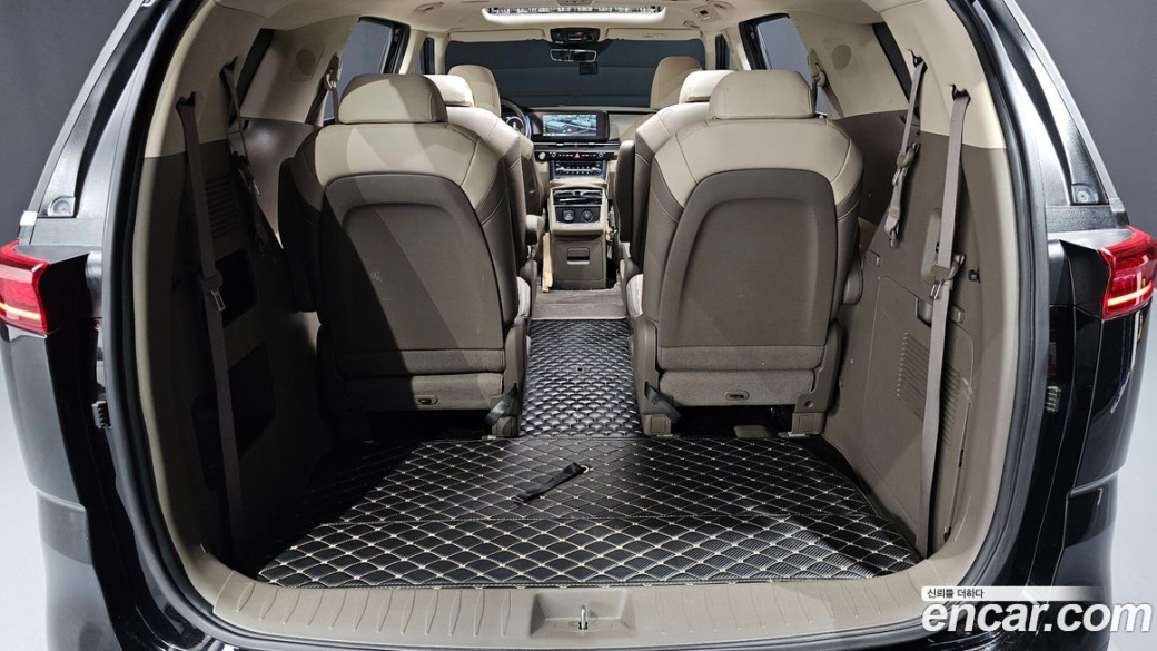 Kia Carnival 9-Seater Signature, 2023