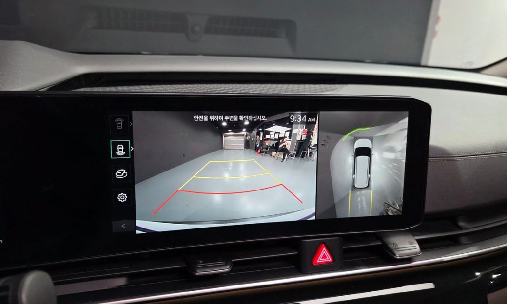 Kia Carnival 9-Seater Signature, 2024