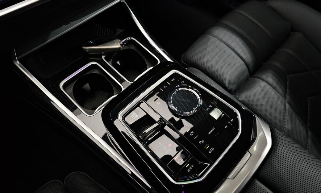 BMW 7-Series 740d xDrive M Sport, 2025