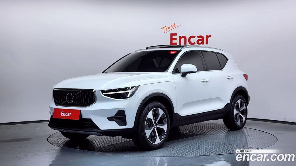 Volvo XC40 B4 Ultra Bright, 2025