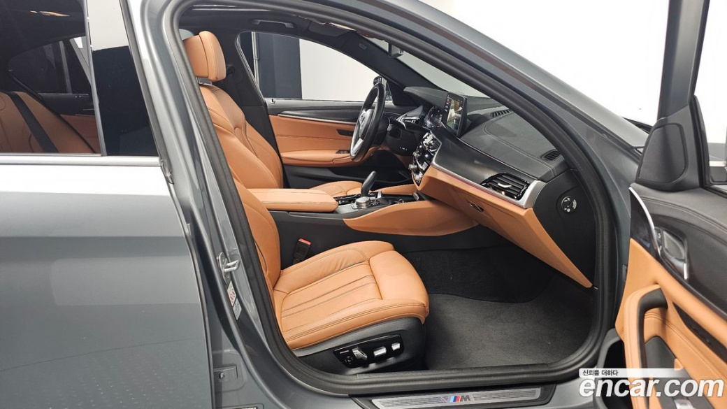 BMW 5-Series 520i M Sport, 2023