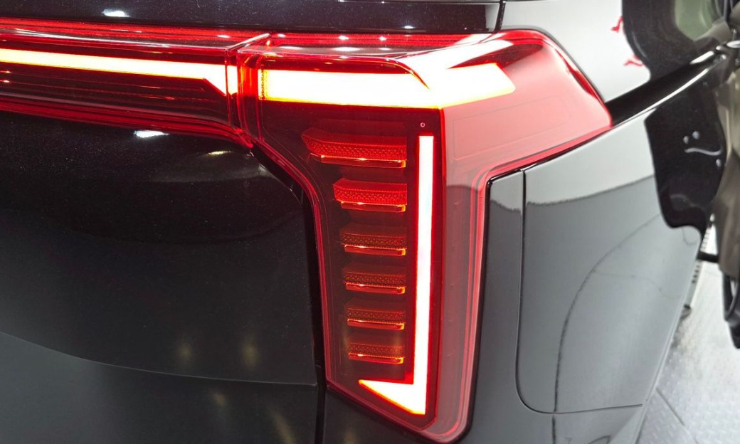 Kia Carnival 9-Seater Gravity, 2025