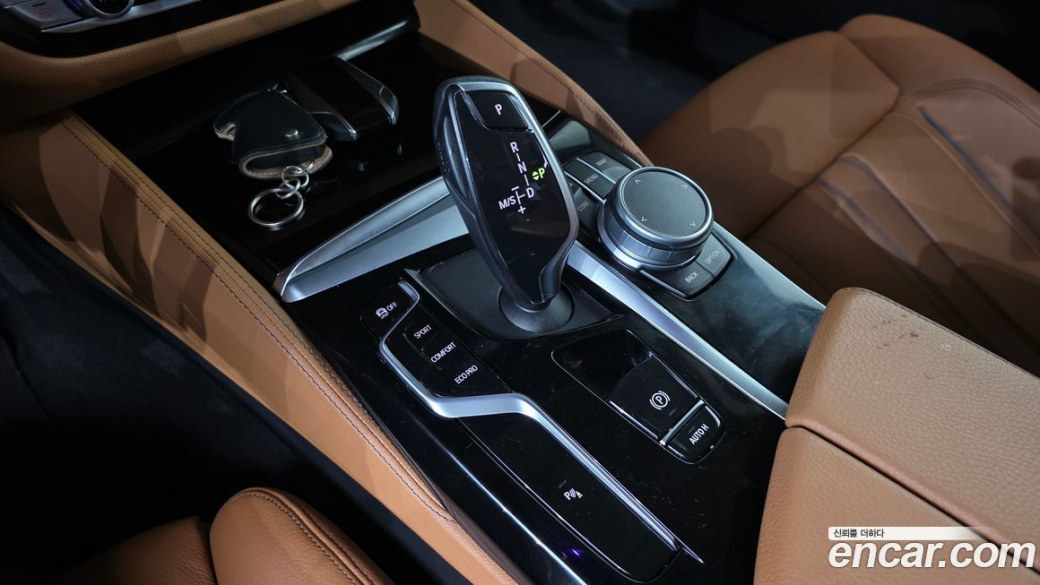 BMW 5-Series 520i Luxury, 2022