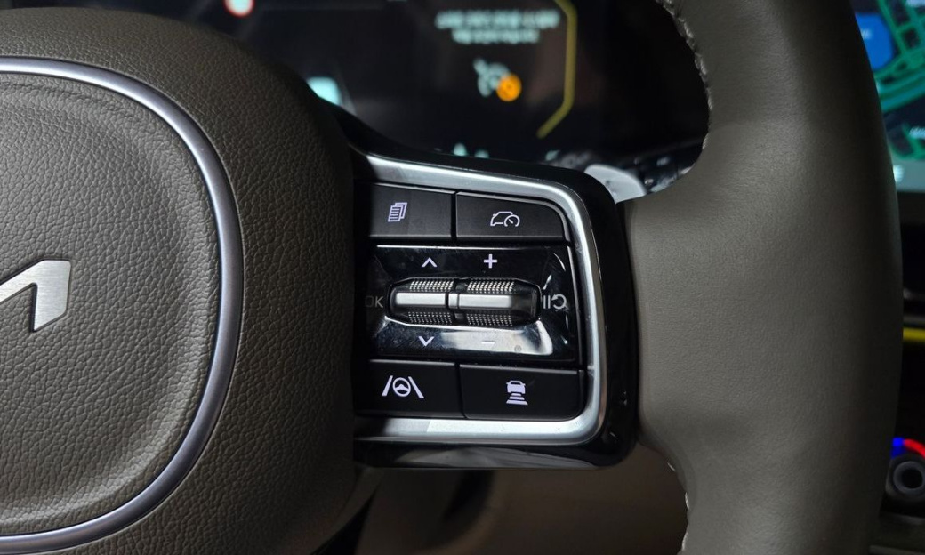 Kia Carnival 9-Seater Signature, 2024
