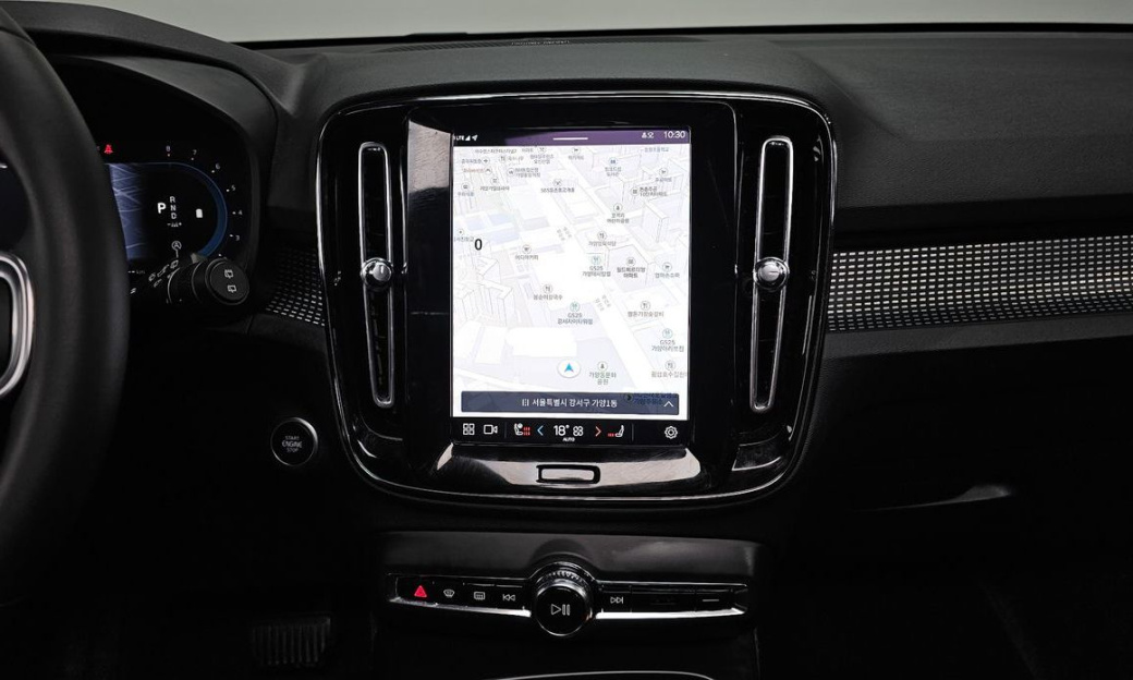 Volvo XC40 B4 Black Edition, 2025