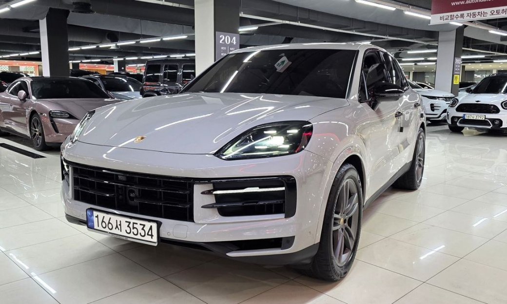 Porsche Cayenne 3.0, 2024