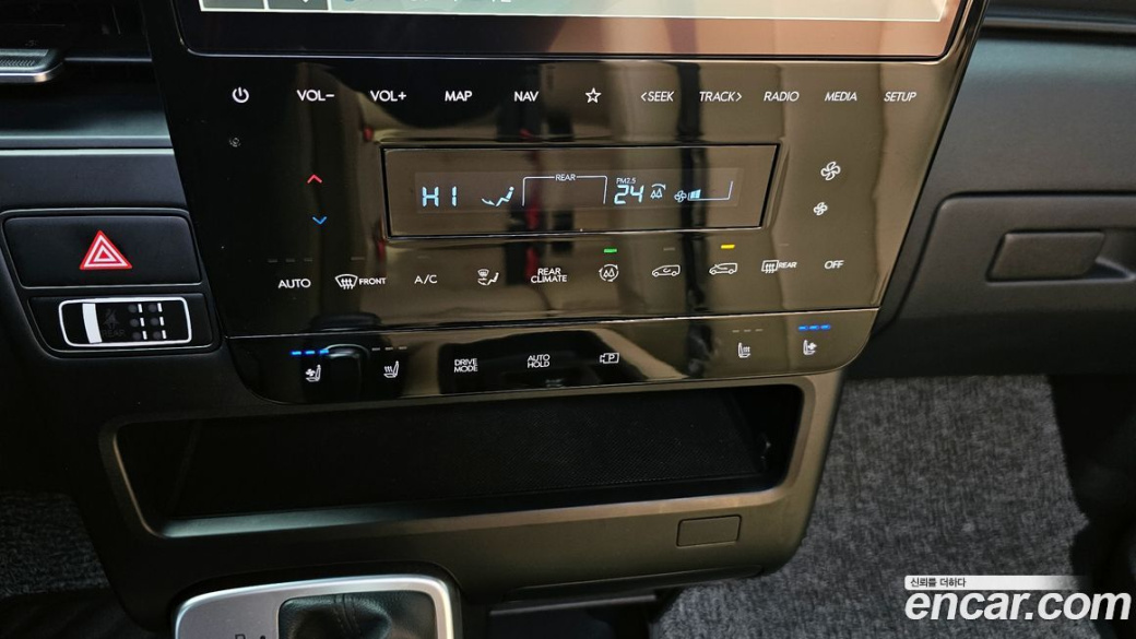 Hyundai Staria Tourer 9-Seater, 2024