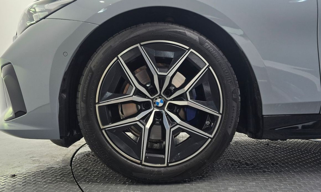 BMW 5-Series 520i M Sport, 2025