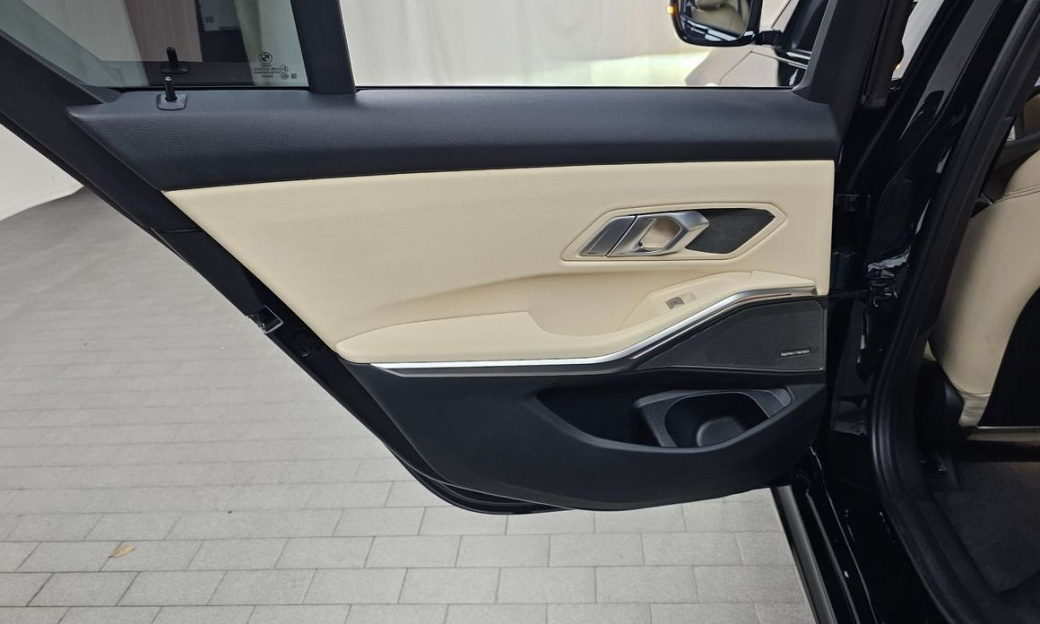 BMW 3-Series 320i M Sport, 2024