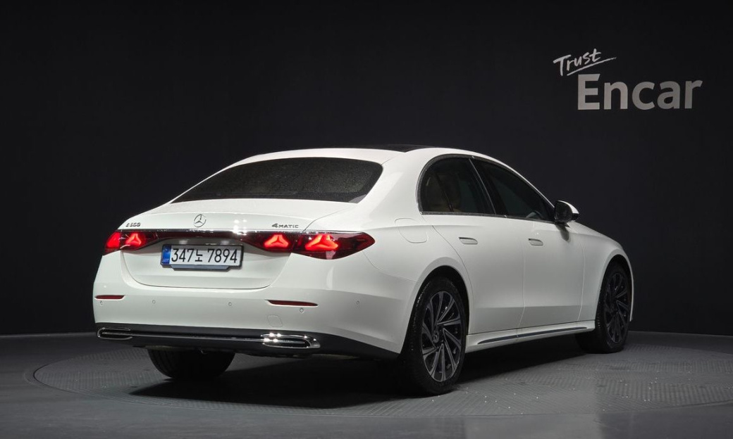 Mercedes-Benz E-Class E300 4MATIC Exclusive, 2026