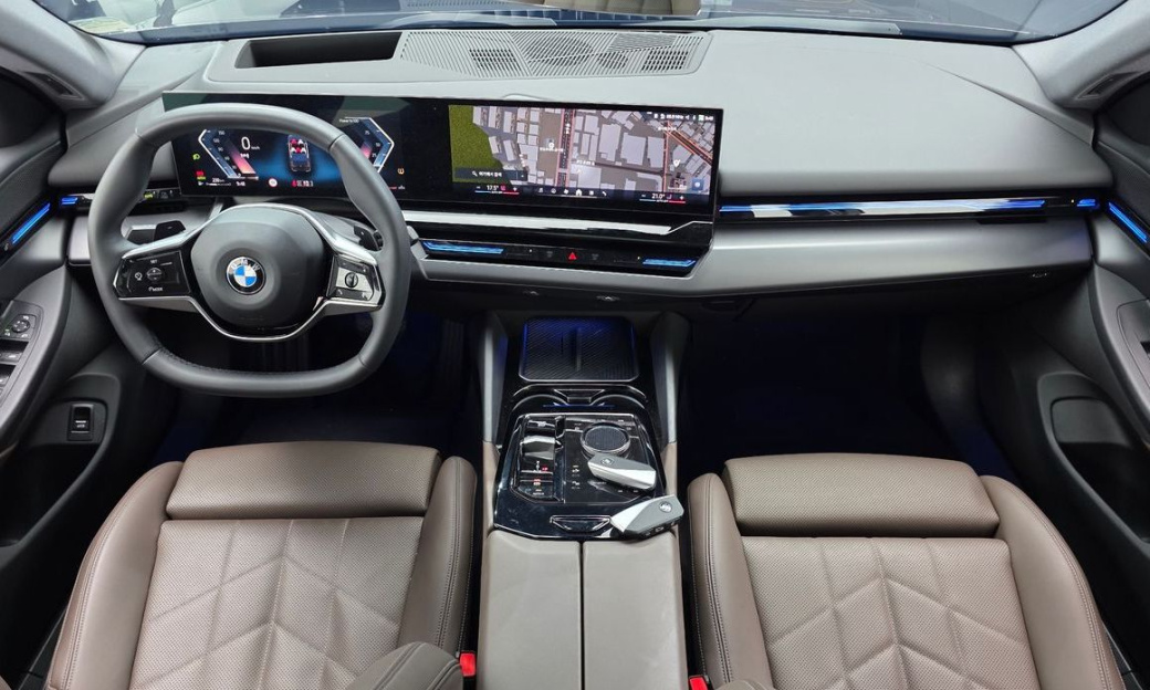BMW 5-Series 520i, 2024
