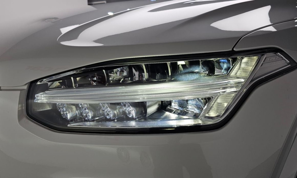 Volvo XC90 B6 Ultra Bright, 2025