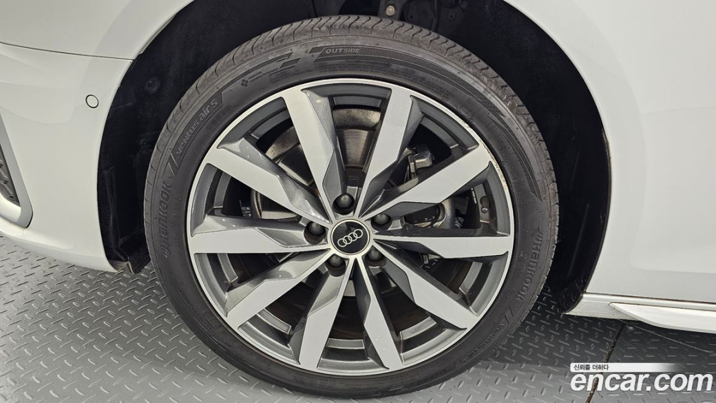 Audi A4 40 TFSI Premium, 2023