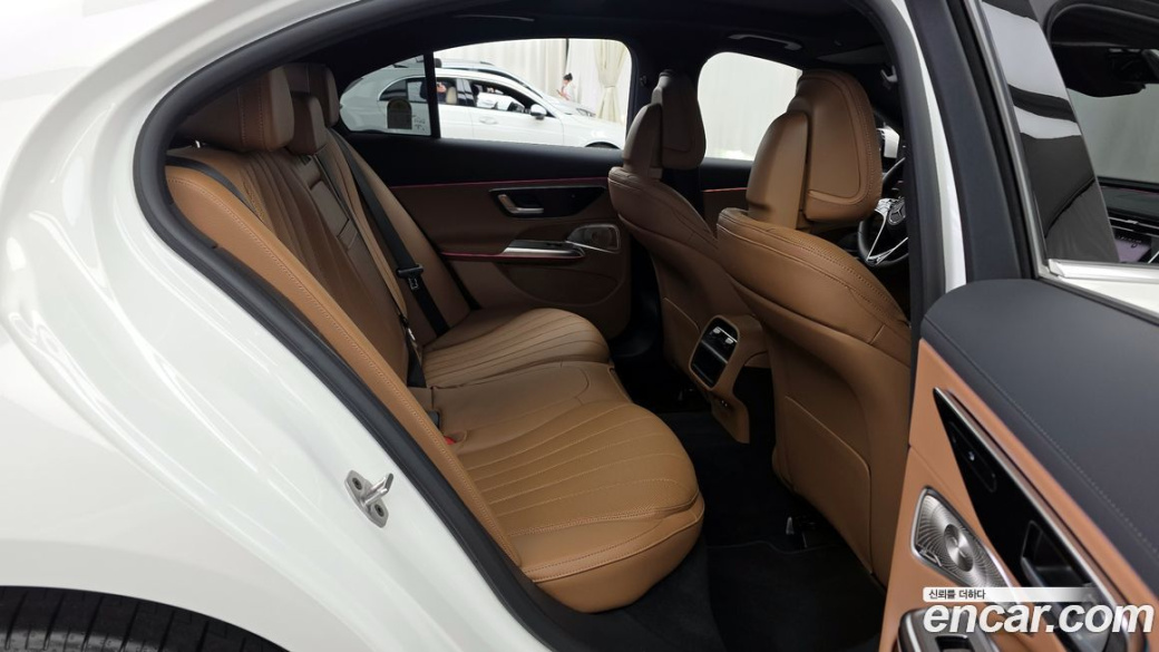 Mercedes-Benz E-Class E300 4MATIC Exclusive, 2026