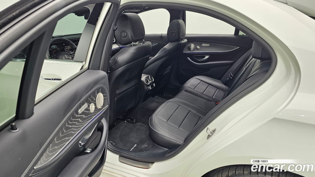 Mercedes-Benz E-Class E350 4MATIC AMG Line, 2022