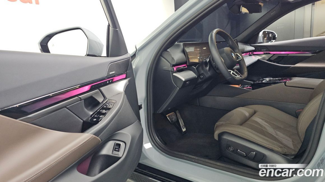 BMW 5-Series 520i M Sport, 2025