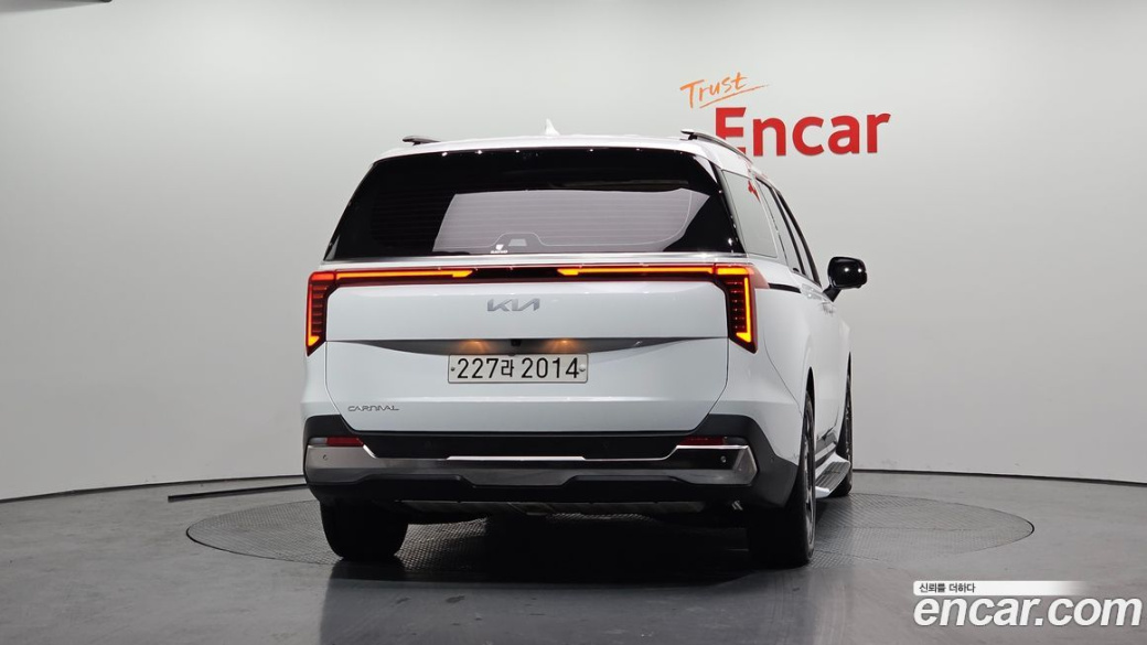 Kia Carnival 9-Seater Signature, 2024