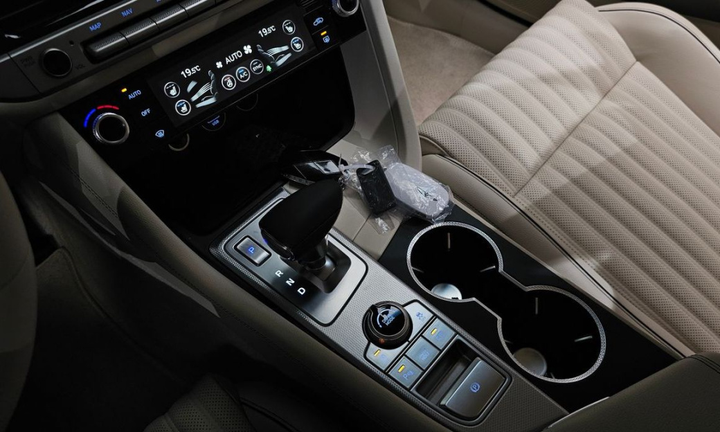 Genesis G70 Gasoline 2.5T 4WD, 2025