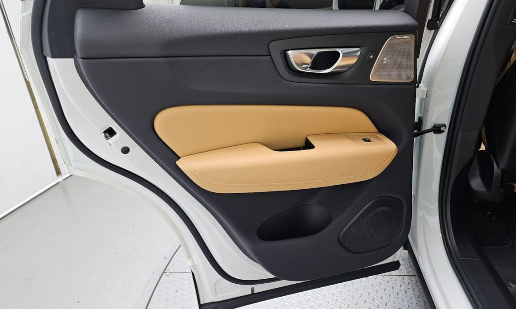 Volvo XC60 B6 Ultimate Bright, 2024