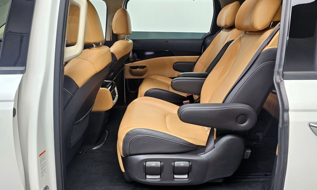Kia Carnival 7-Seater Signature, 2022