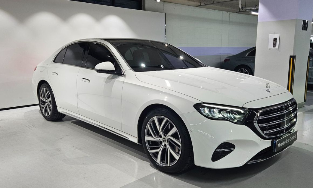 Mercedes-Benz E-Class E220d 4MATIC Exclusive, 2025