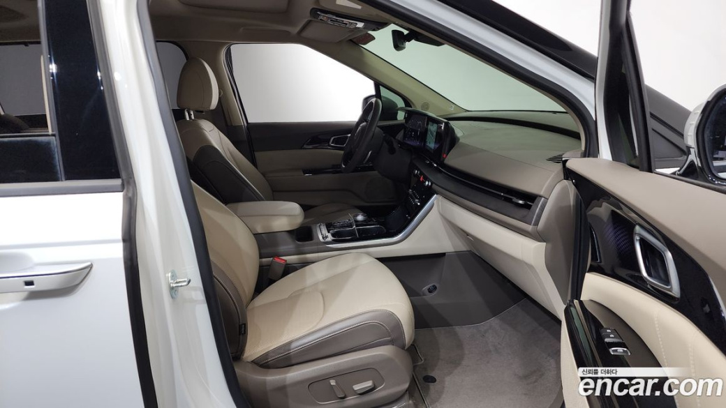 Kia Carnival 9-Seater Signature, 2023