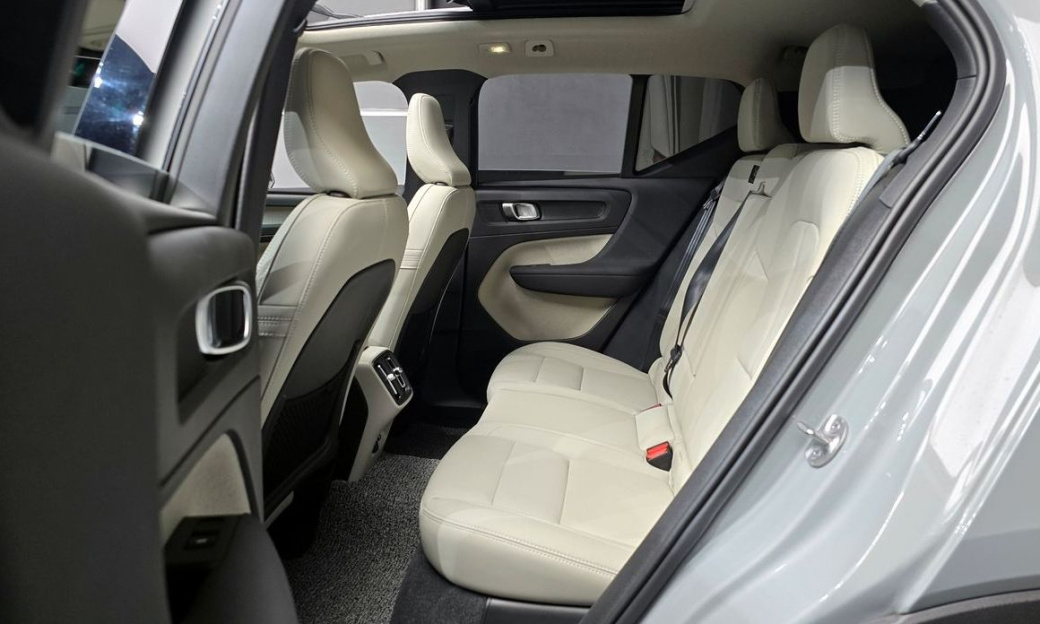 Volvo XC40 B4 Ultimate Bright, 2024