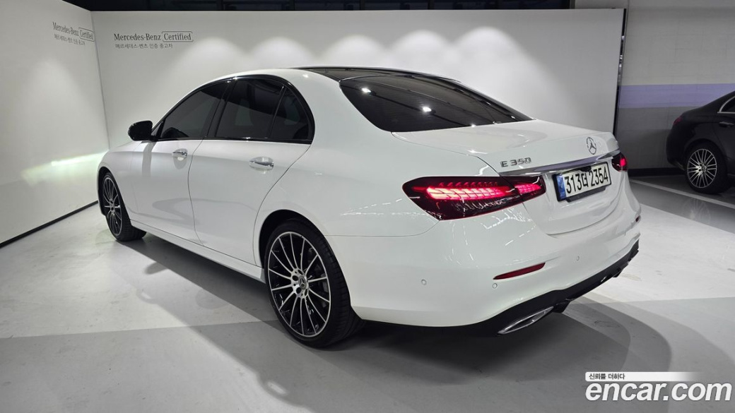 Mercedes-Benz E-Class E350 4MATIC AMG Line, 2023