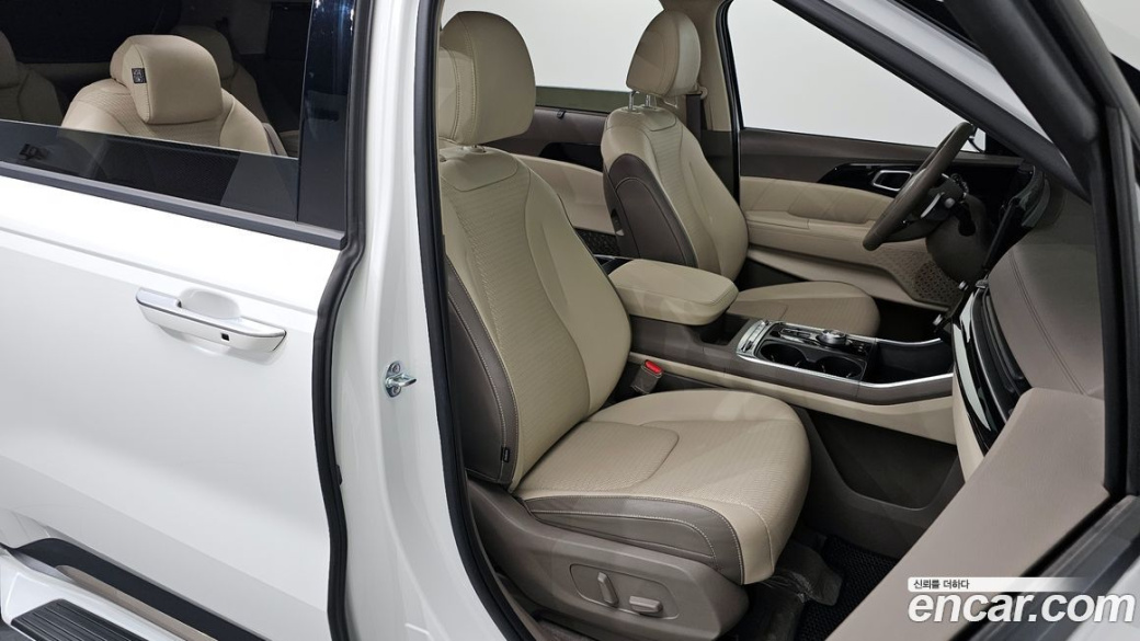 Kia Carnival 9-Seater Signature, 2024