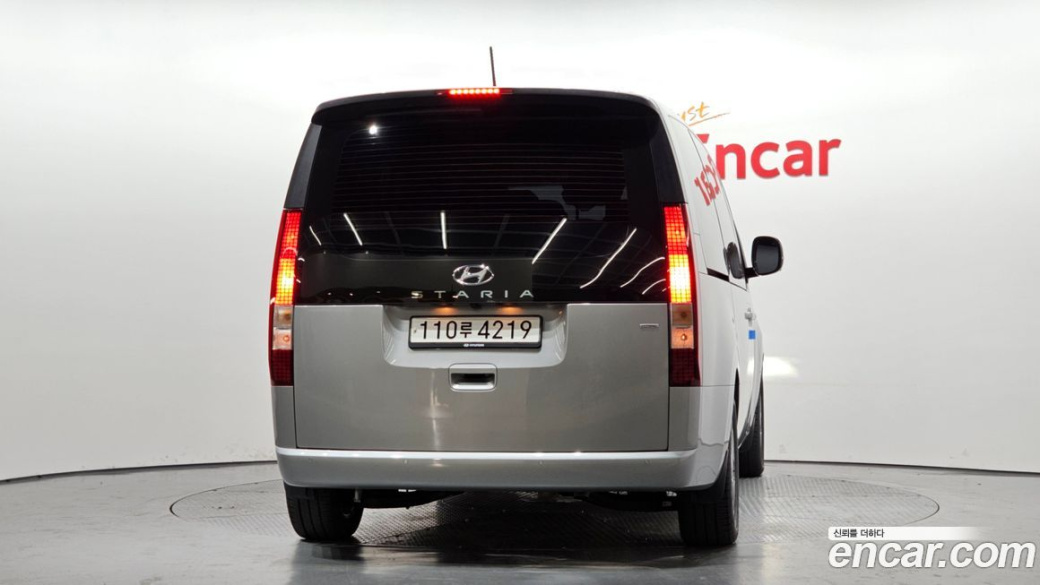Hyundai Staria 4WD Tourer 9-Seater, 2023