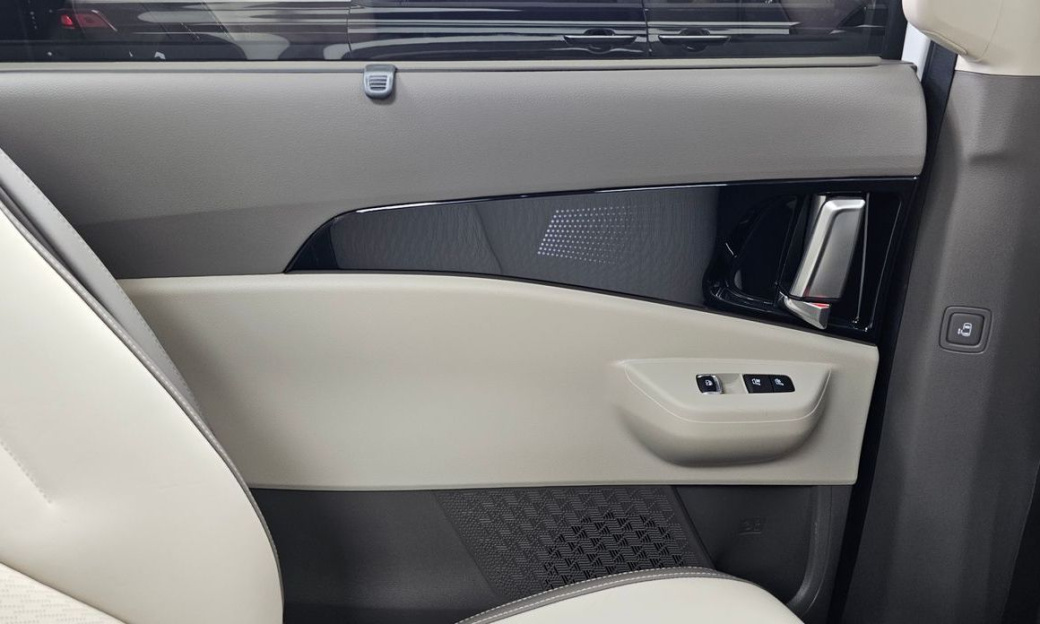 Kia Carnival 9-Seater Signature, 2025
