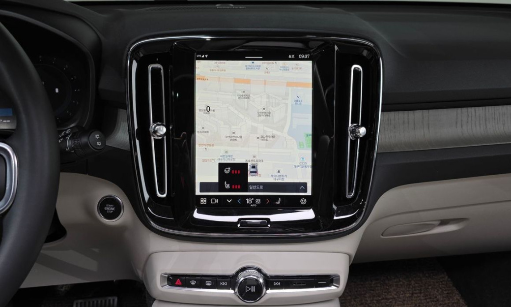 Volvo XC40 B4 Ultimate Bright, 2024