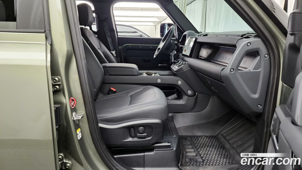 Land Rover Defender 110 D250 X-Dynamic SE, 2025