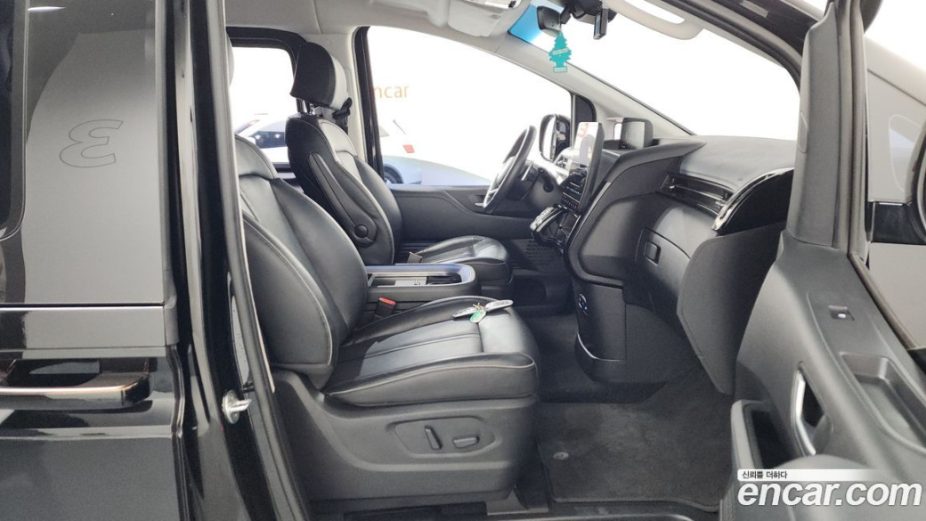 Hyundai Staria Lounge 9-Seater, 2022