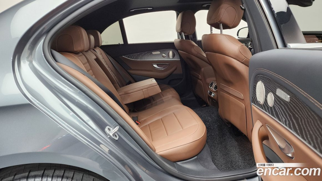 Mercedes-Benz E-Class E350 4MATIC Exclusive, 2023