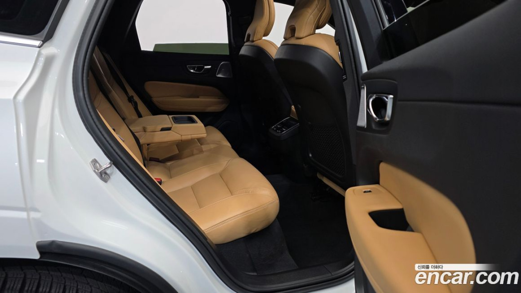 Volvo XC60 B6 Inscirtion, 2022